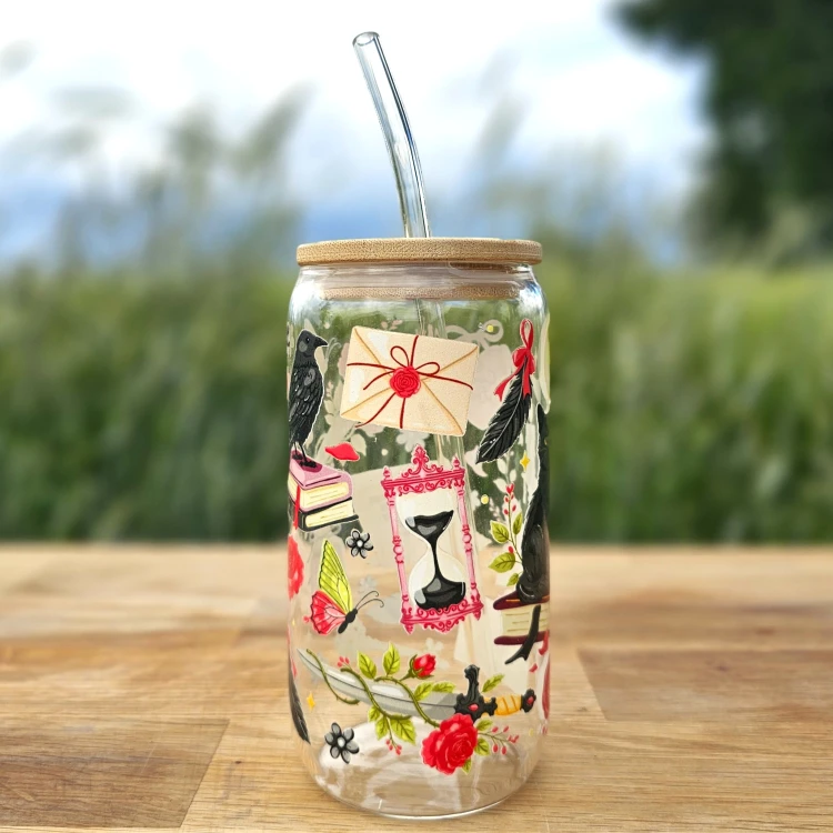 Szklany kubek 550 ml z pokrywką i szklaną słomką - czarny kot w stylu Edgar Alana Poe czarny kruk - pocichutku.pl