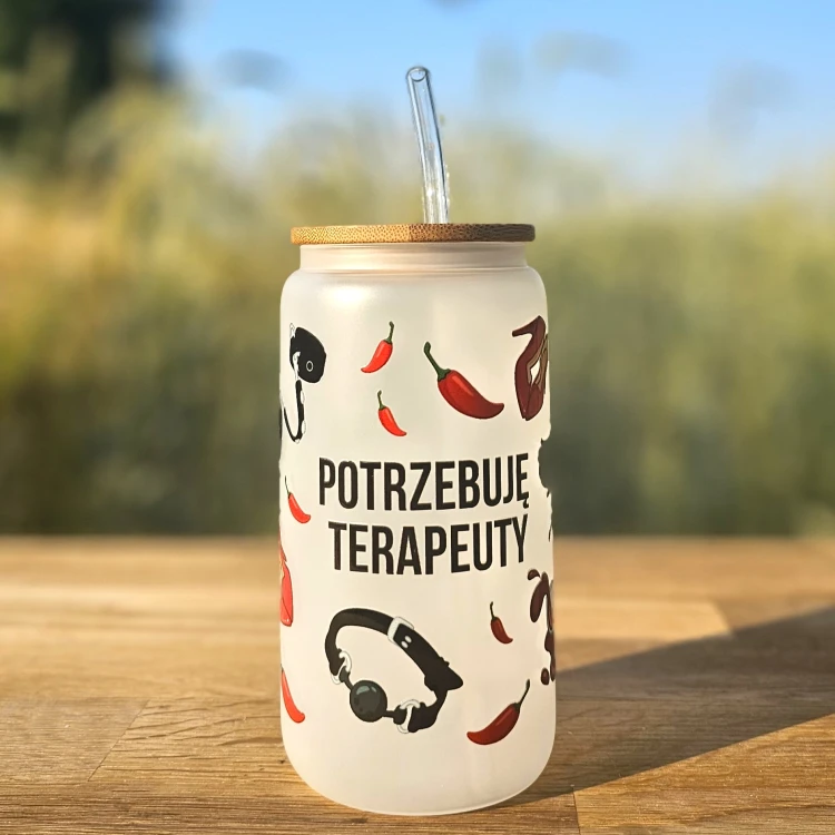 Szklany kubek 550 ml z mlecznego szkła z słomką i bambusową pokrywką - Potrzebuje terapeuty - Gabinet zmysłów - Nienasycone spojrzenie - Scarlett Peacock - pocichutku.pl