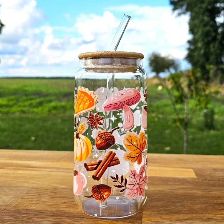 Szklany kubek 550  ml z pokrywką i słomką - cozy fall w kolorach różu, brązu i pomarańczy - pocichutku.pl