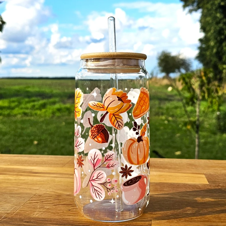 Szklany kubek 550  ml z pokrywką i słomką - cozy fall w kolorach różu, brązu i pomarańczy - pocichutku.pl