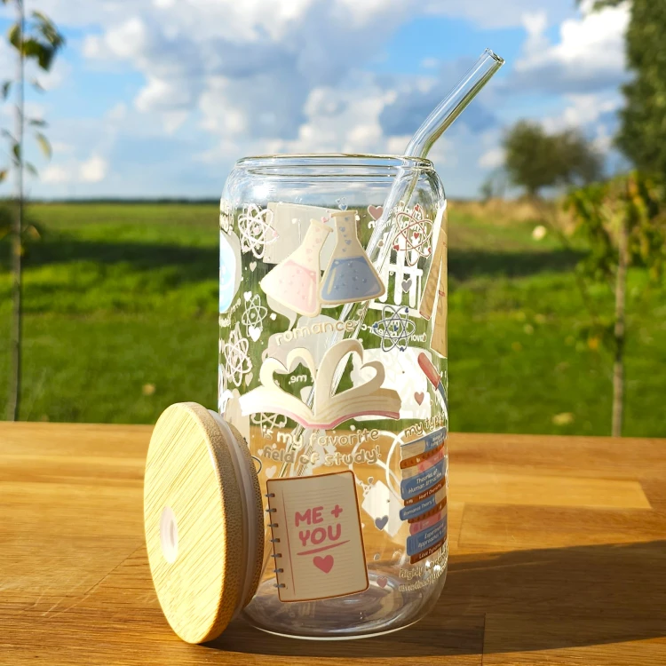 Szklany kubek 550  ml z pokrywką i słomką - SMET Romance - romans z nauką w tle  - pocichutku.pl
