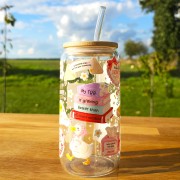 Szklany kubek 550  ml z pokrywką i słomką - mój TBR rośnie szybciej niż pieniądze na moim koncie - GĄSKI - pocichutku.pl
