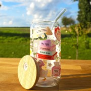 Szklany kubek 550  ml z pokrywką i słomką - mój TBR rośnie szybciej niż pieniądze na moim koncie - GĄSKI - pocichutku.pl