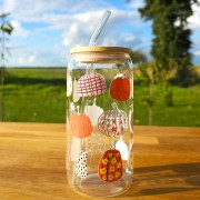 Szklany kubek 550  ml z pokrywką i słomką - kolorowe dynie w jesiennych kolorach - pocichutku.pl
