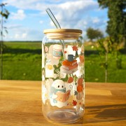 Szklany kubek 550  ml z pokrywką i słomką - jesienne duszki z książka w pastelowych kolorach - pocichutku.pl