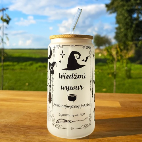 Szklany kubek 550  ml z pokrywką i słomką - Wiedźmi wywar na mlecznym szkle - pocichutku.pl
