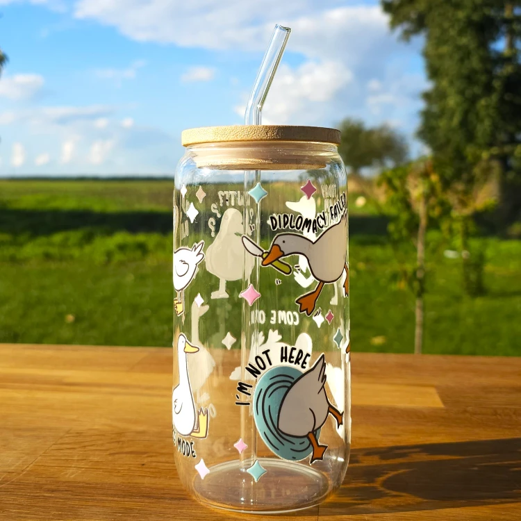 Szklany kubek 550  ml z pokrywką i słomką - zabawne gąski - pocichutku.pl