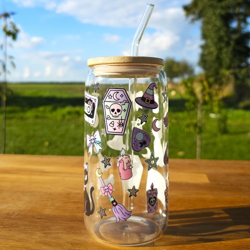 Szklany kubek 550  ml z pokrywką i słomką - retro halloween z kasetą czarnym kotem - pocichutku.pl