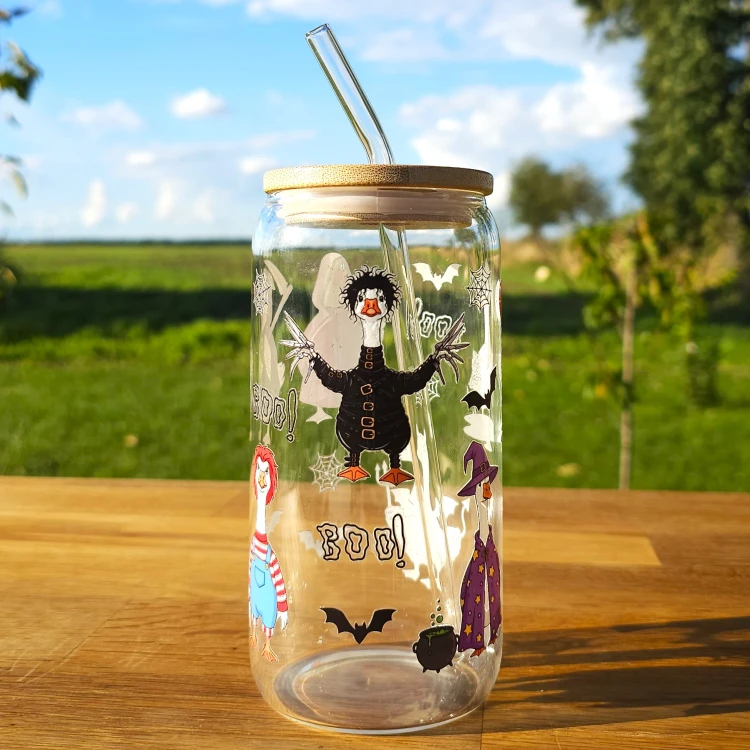 Szklany kubek 550  ml z pokrywką i słomką - gąski w przebraniach z popularnych horrorów - pocichutku.pl