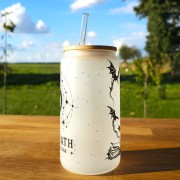 Szklany kubek 550  ml z pokrywką i słomką - Fourth wing czwarte skrzydło - pocichutku.pl