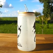 Szklany kubek 550  ml z pokrywką i słomką - Fourth wing czwarte skrzydło - pocichutku.pl