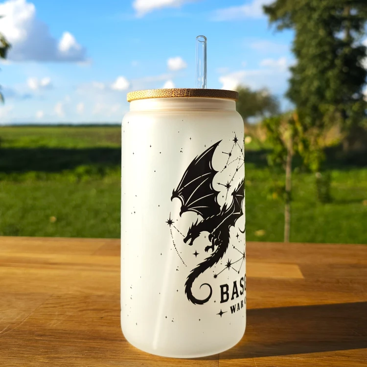Szklany kubek 550  ml z pokrywką i słomką - Fourth wing czwarte skrzydło - pocichutku.pl
