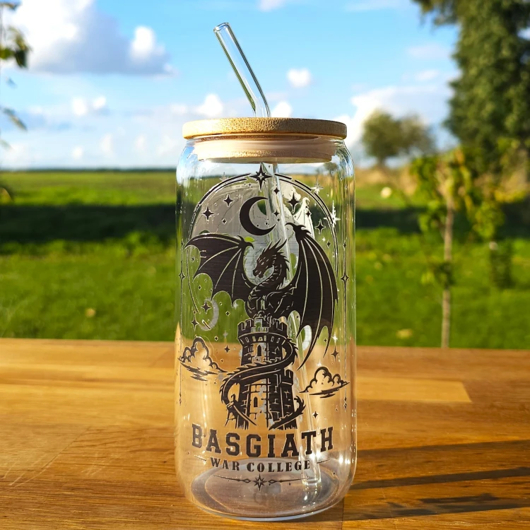 Szklany kubek 550  ml z pokrywką i słomką - Fourth wing czwarte skrzydło - pocichutku.pl