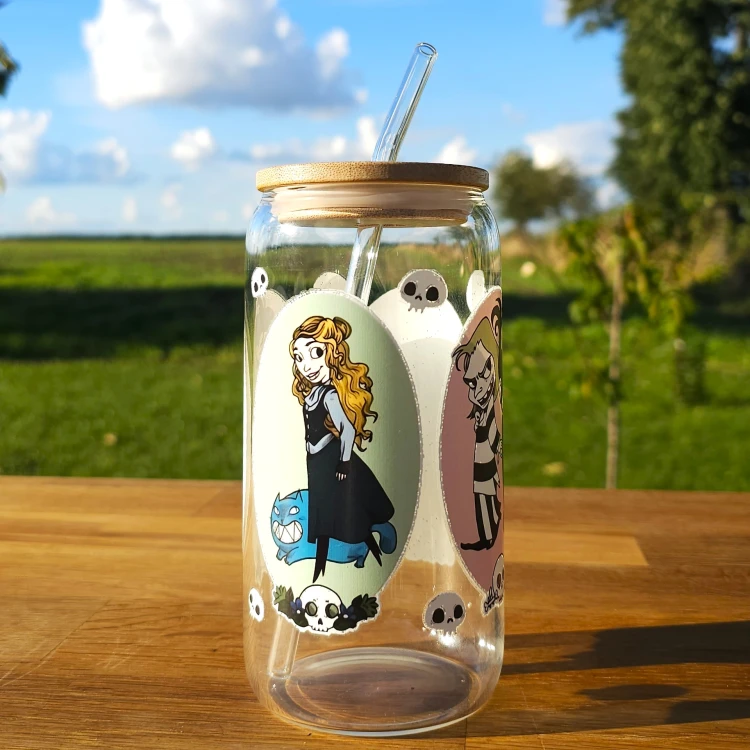 Szklany kubek 550  ml z pokrywką i słomką - inspirowany filmami Tima Burtona - pocichutku.pl