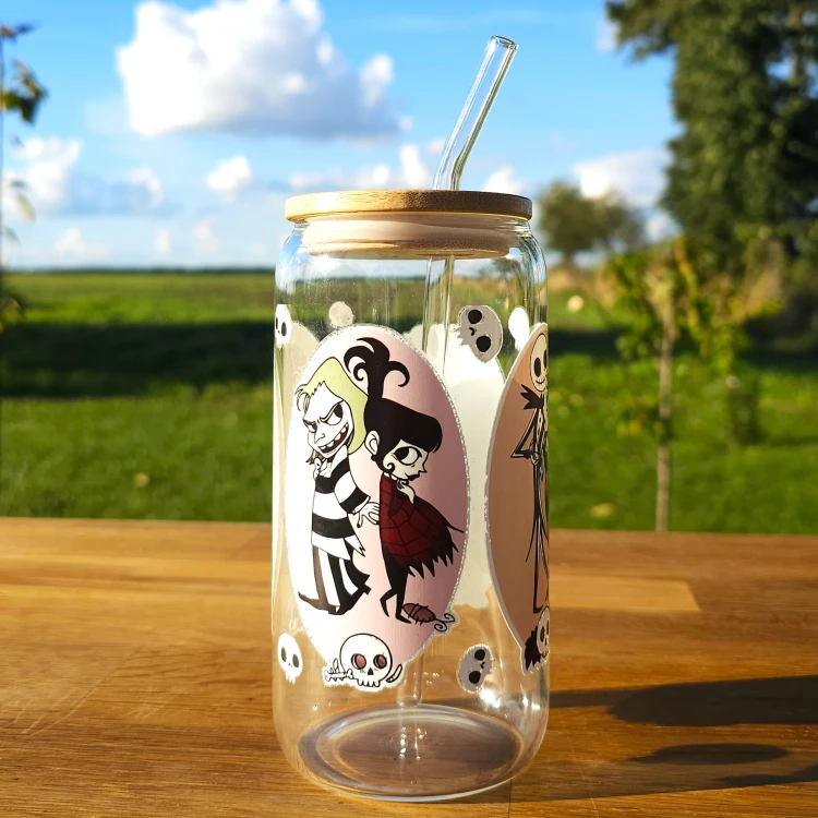 Szklany kubek 550  ml z pokrywką i słomką - inspirowany filmami Tima Burtona - pocichutku.pl