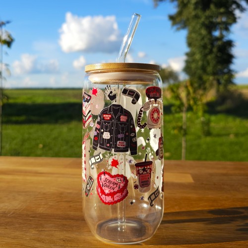 Szklany kubek 550  ml z pokrywką i słomką - fanka horrorów - pocichutku.pl