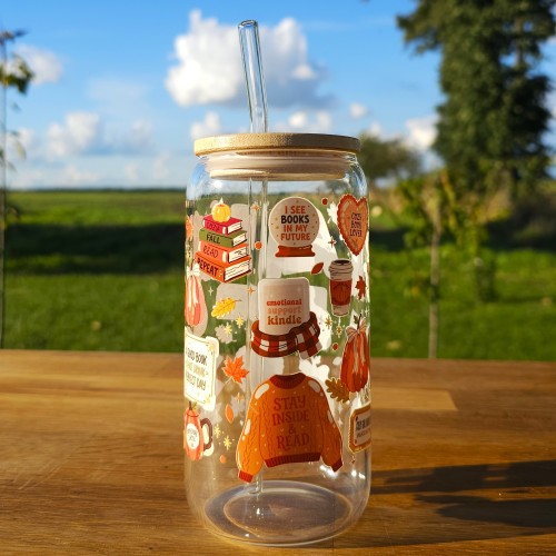 Szklany kubek 550  ml z pokrywką i słomką - połączenie jesieni z zaczytaniem - pocichutku.pl
