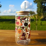 Szklany kubek 550  ml z pokrywką i słomką - magiczne kapibary z książką - pocichutku.pl