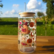 Szklany kubek 550  ml z pokrywką i słomką - magiczne kapibary z książką - pocichutku.pl