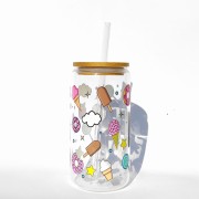 Szklanka 550 ml z bambusową pokrywką i szklaną słomką - Szklanka BFF z bambusową pokrywką i słodkimi motywami – idealna dla najlepszej przyjaciółki - pocichutku.pl